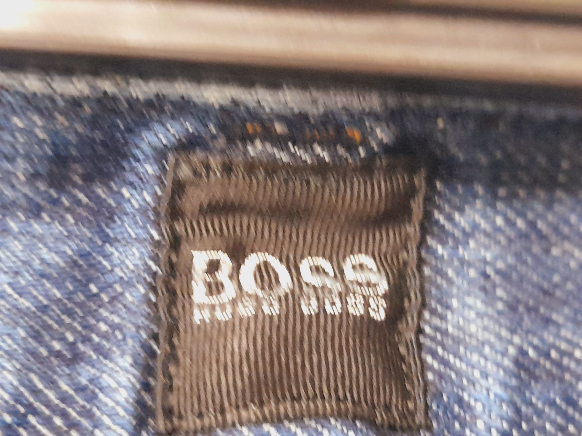 Blugi Hugo Boss pentru bărbați