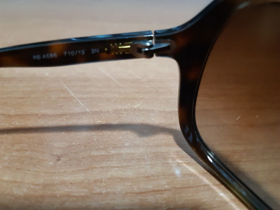 Vand ochelari originali ray ban in stare foarte buna pret 150 lei