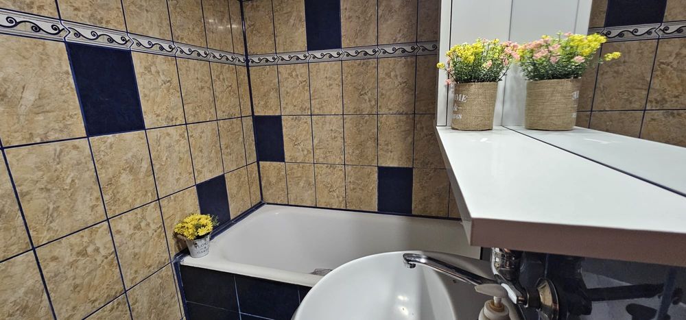 Închiriez apartament în regim hotelier – 2 camere, 50 mp, modern