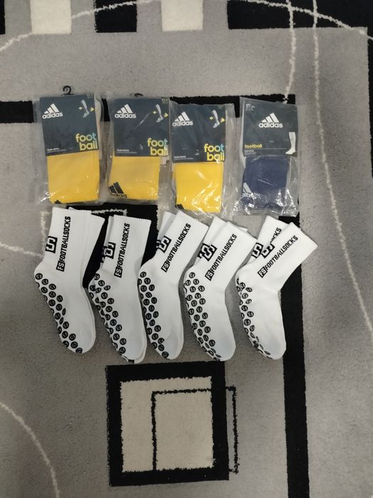 Футболни чорапи и калци
