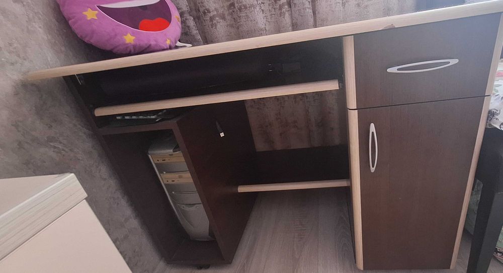 Birou in stare buna+scaun