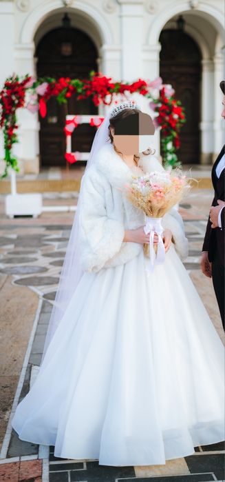 Rochie de mireasa plus blăniță si voal