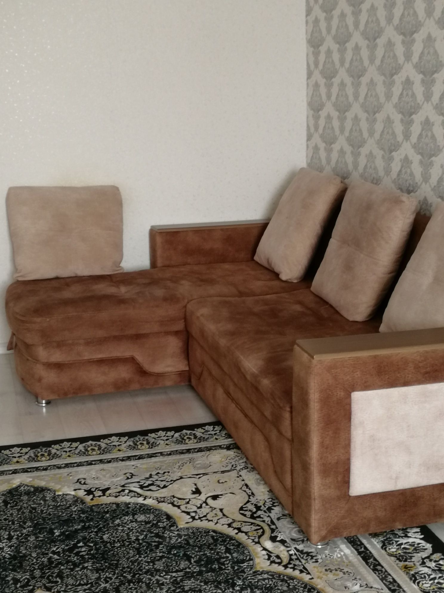 Продам угловой диван в отлич      ном состоянии