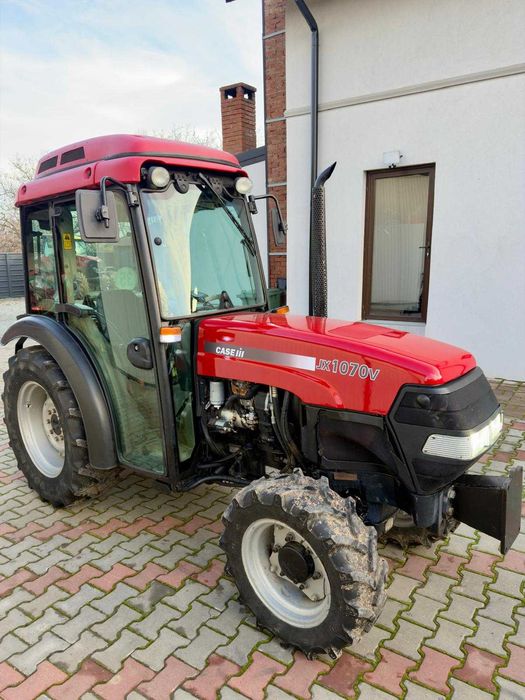 Tractor pentru vie viticol Case JX1070 V an 2007 4x4 72 CP 3.080 ore