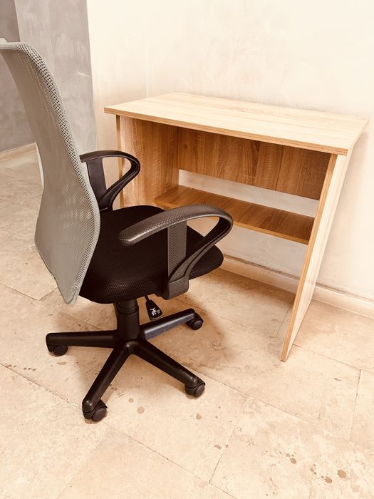 Офис борю със столче