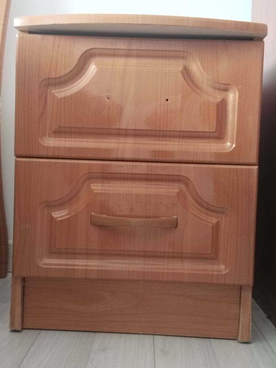 Продам тумбочку почти даром