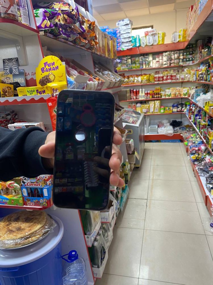 Iphone12pro max òzimniki holati zur qirilgan joylari yoq òzim tutaman
