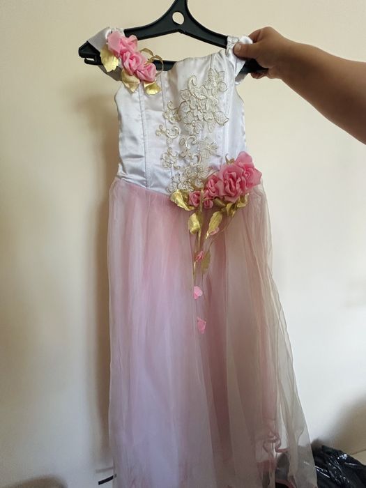 Нежно розовое платье