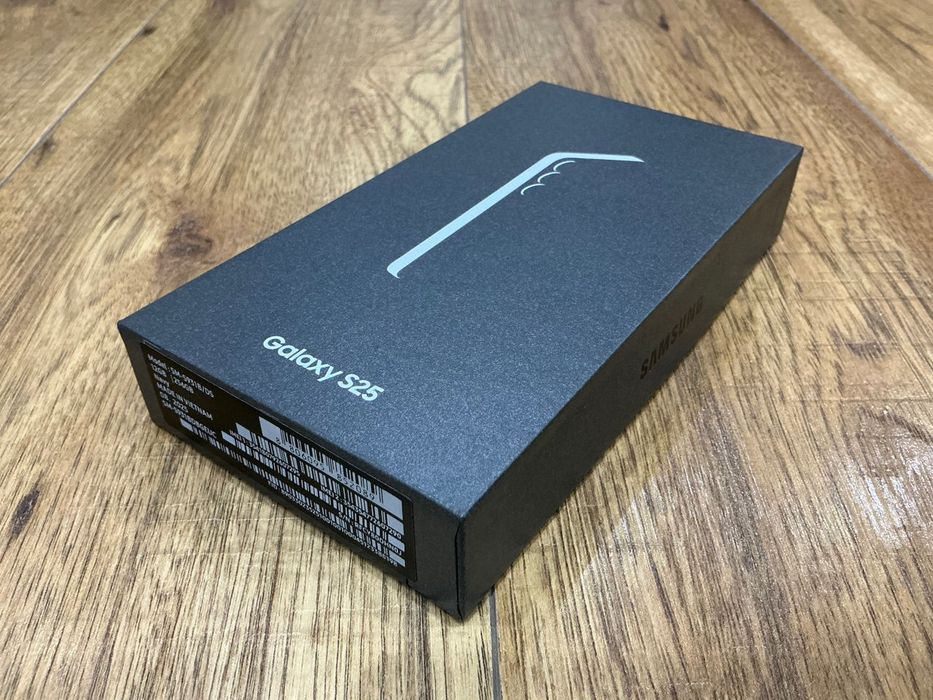 Продам новый запечатанный Samsung S25 256г