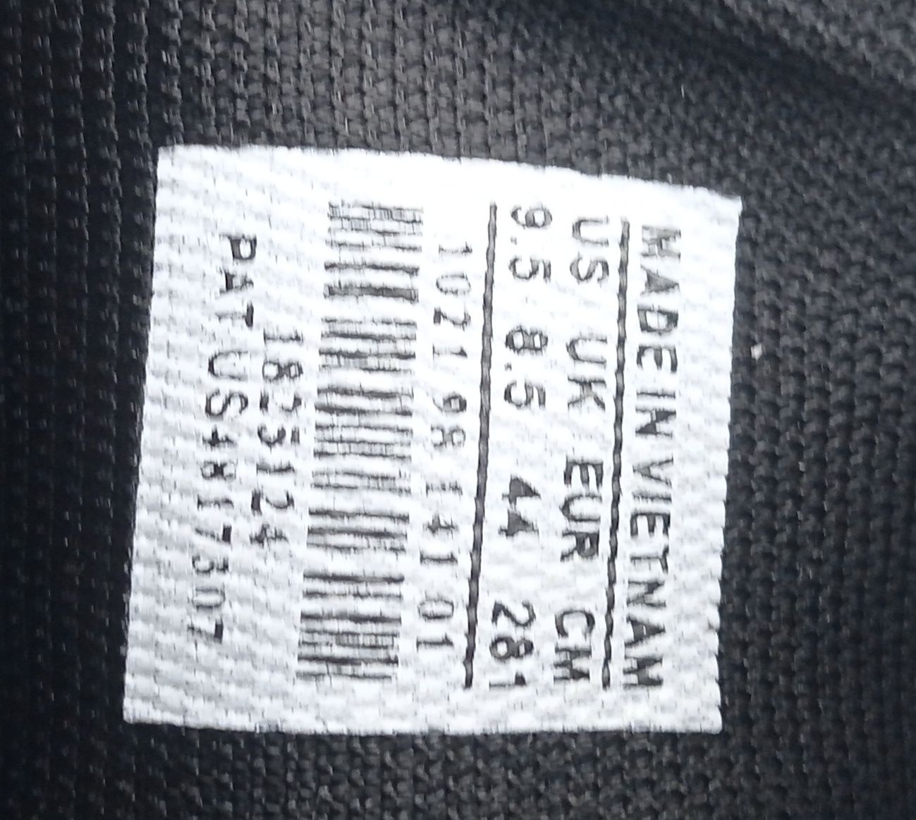 Кроссовки Nike новые в коробке 44 размер. Маломерят на 42,5-42р.