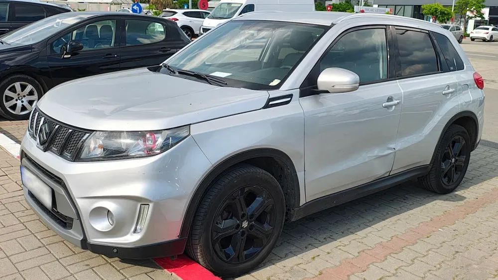 Suzuki Vitara Primul si singurul proprietar, achizitionata de noua.