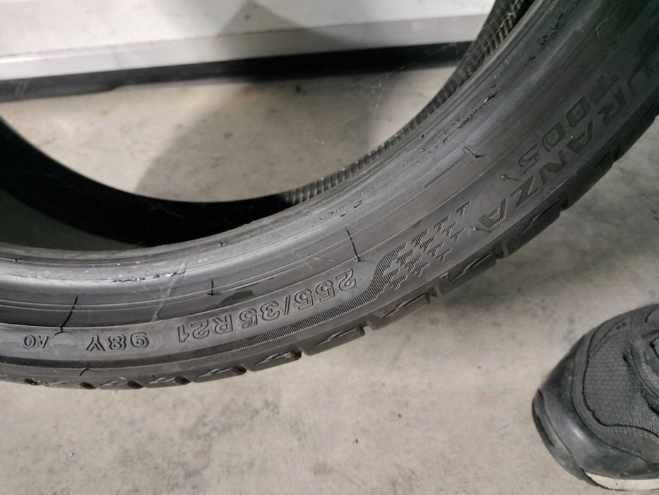 2 cauciucuri 285 45 21 hankook și 255/35/21