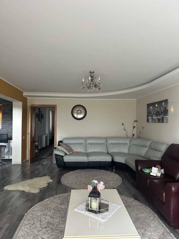 Vand Casă Vilă D+P+E la cheie cu Teren 10.000 Metri 1 Hectar