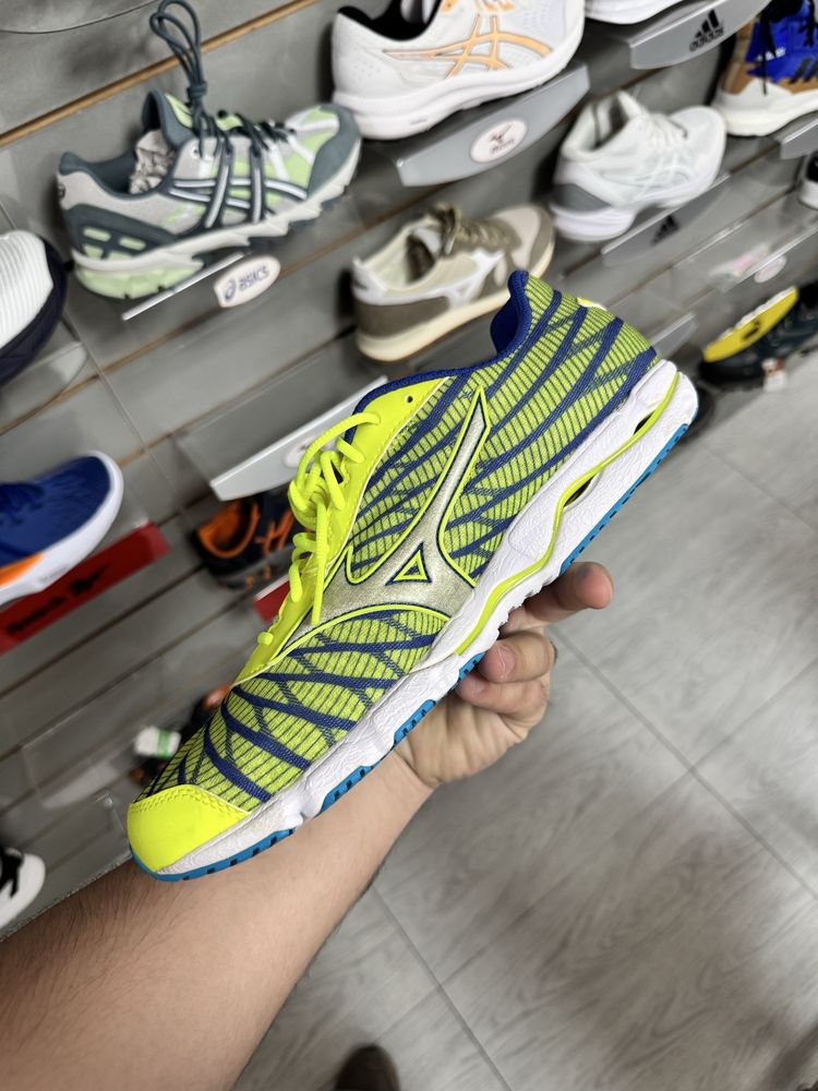 Mizuno на скидке беговые кроссовки оригинальные Мизуно Wave