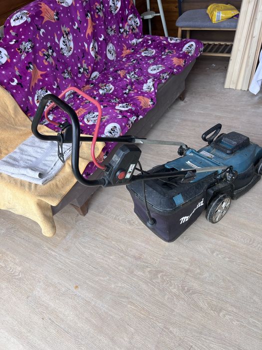 Vand masina de tuns iarba Makita