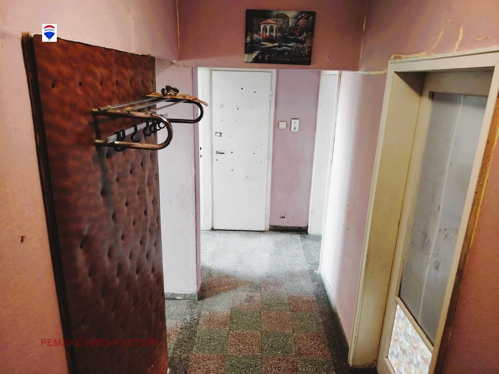 Тристаен апартамент за продажба кв. Родина 2