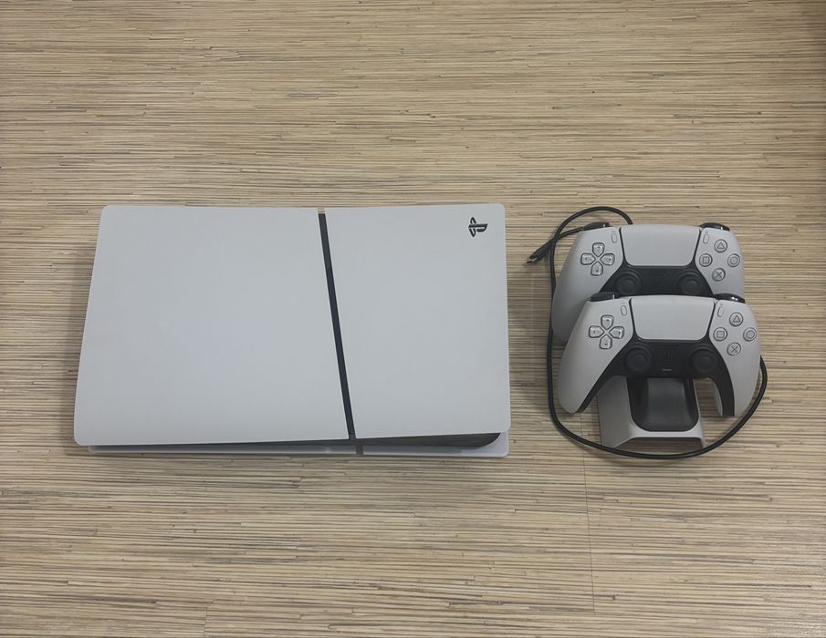 Продам PS 5 в почти новом состоянии!