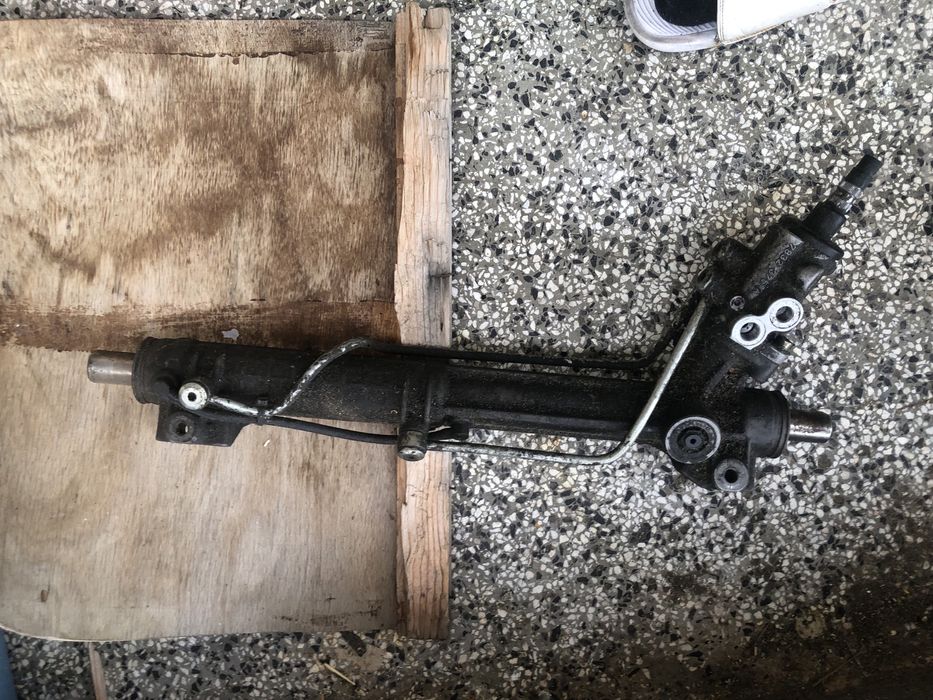 Хидравлична рейка с датчик сервотроник Бмв е39 530d 2001 година 193 кс