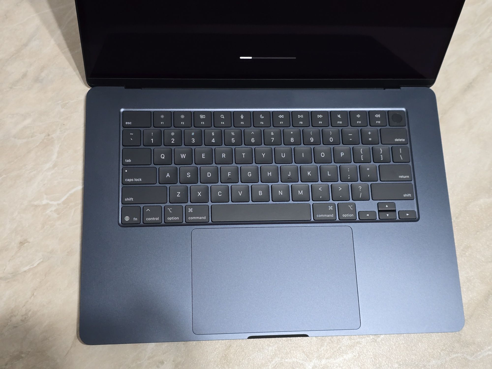 MacBook Air 15 M4 16/256 8 циклов