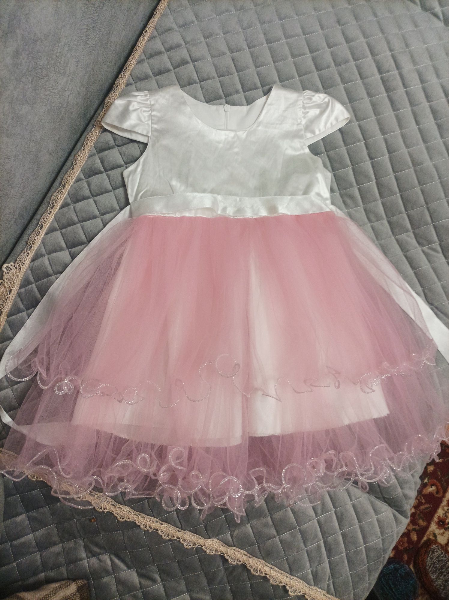 Детское платье на 3-4  года