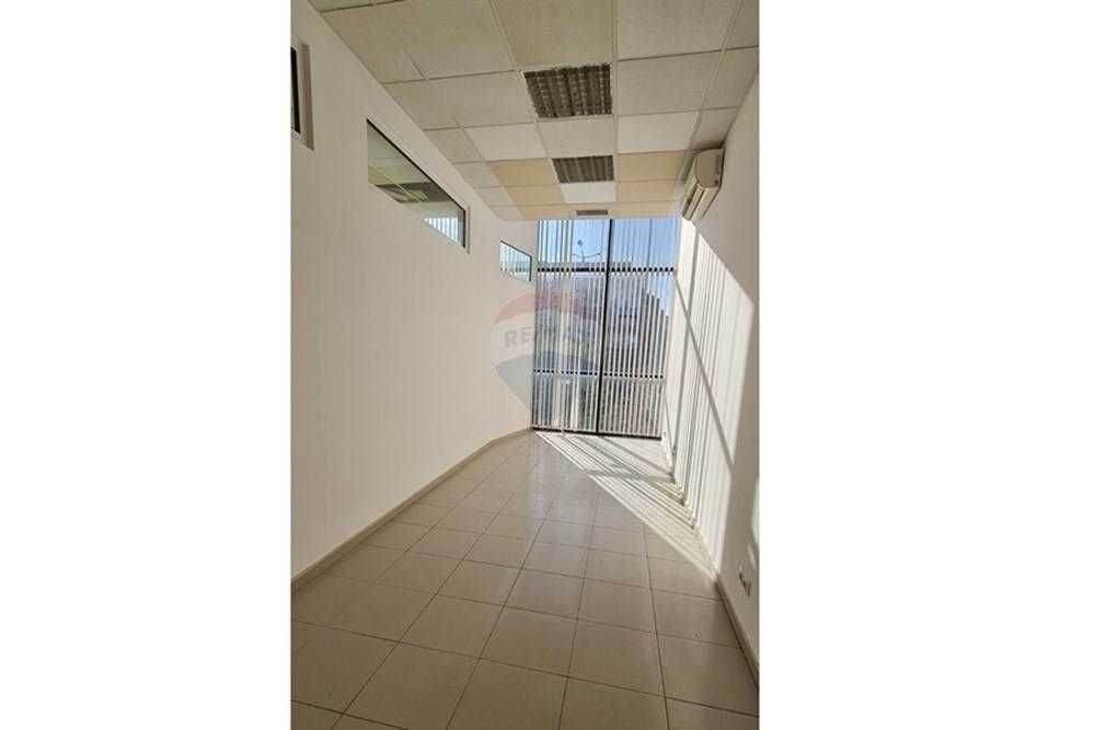 Продава се Офис в к.к. Пампорово - 242 кв.м за 6 €/кв.м - Снимка #14