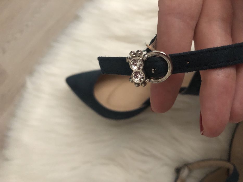 Pantofi eleganti cu ornament din pietricele