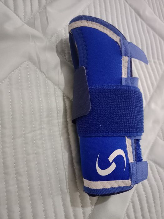 Продам лангет шину на запястье руки