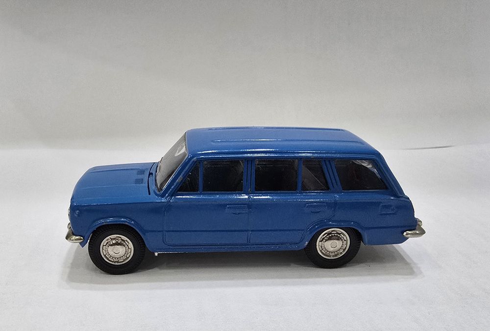 Продам модель авто ваз 2102
