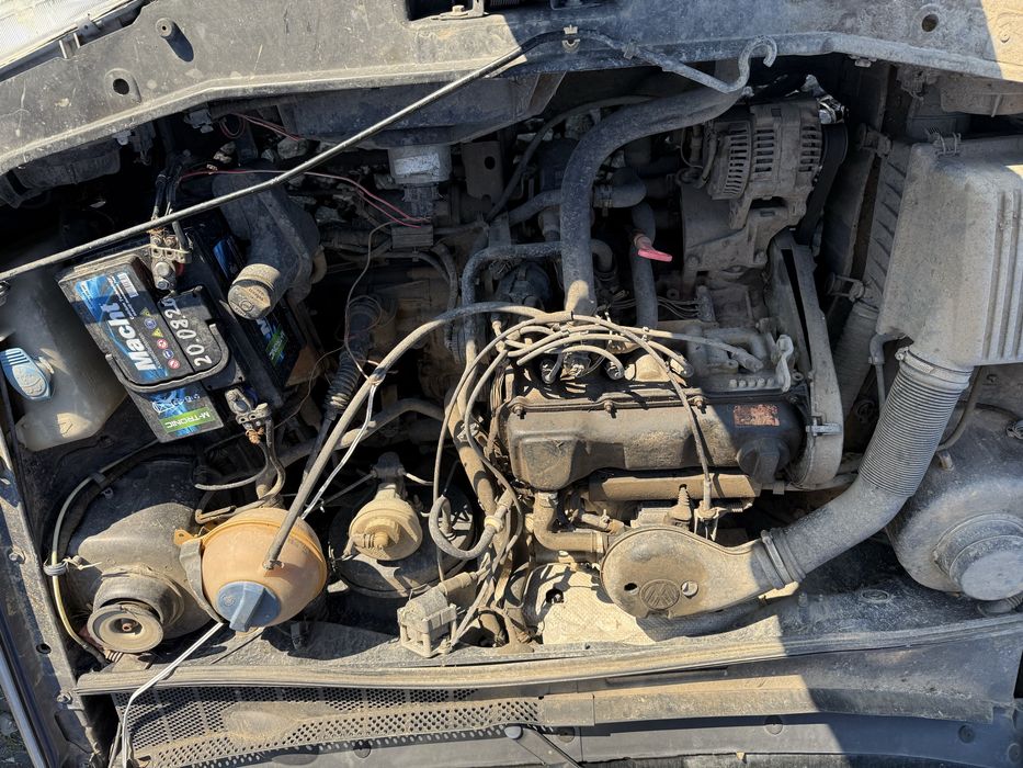 2 бр VW Vento 1.6 бензин на части