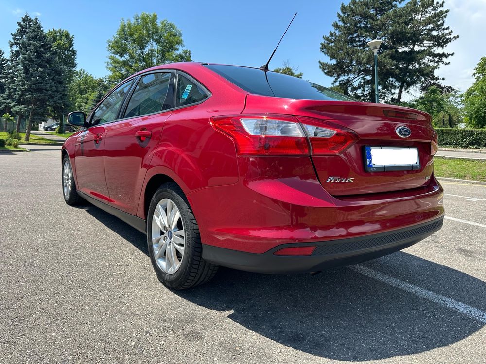 Ford Focus sedan 2012 1.0 l Ecoboost