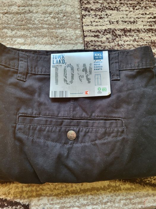 Pantaloni pentru barbati. Nou