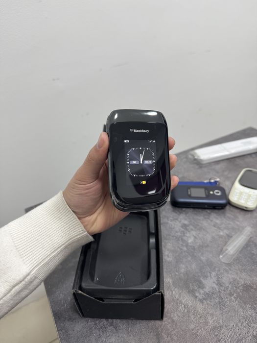 Perfectum Black berry 9670 boast mobile