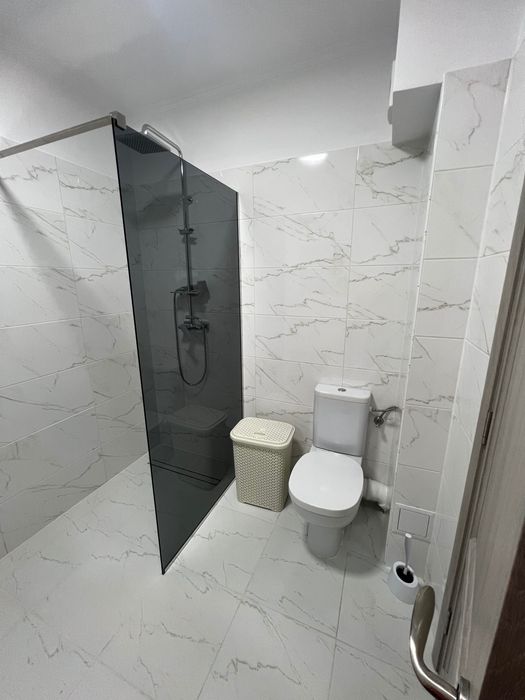Închiriez apartament cu două camere