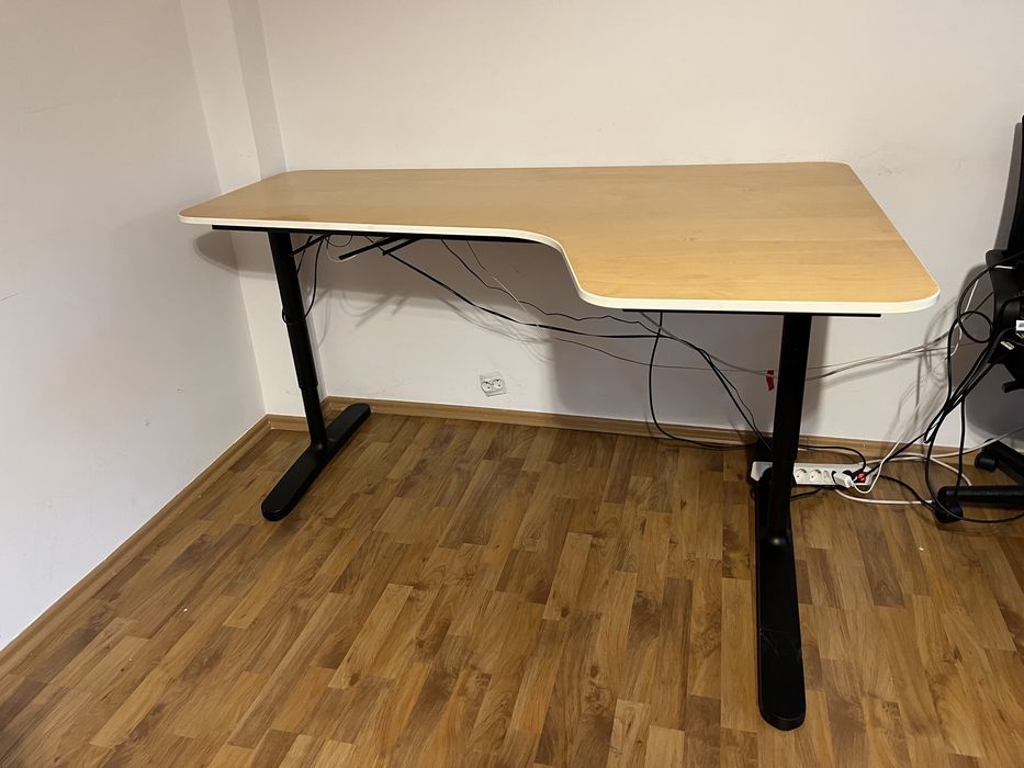 Birou de colt dreapta Ikea Bekant reglabil pe inaltime