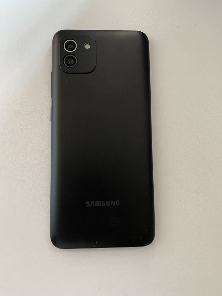 Продам телефон Samsung A03