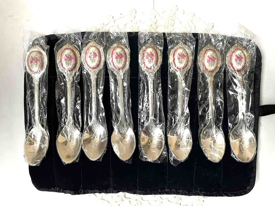 Красиви посребрени лъжички от Англия с порцелан