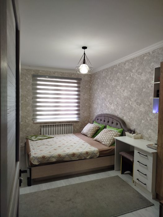 Продается 4 комнатная квартира . 2 этаж. Не боковой..