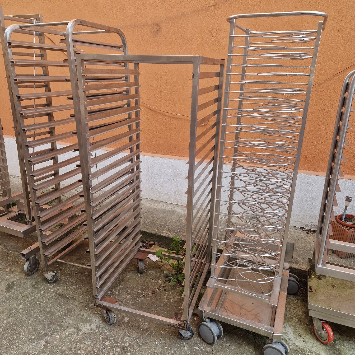 Cărucioare tavi inox, gastro sau patiserie