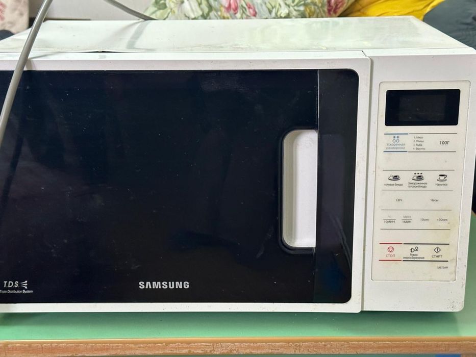 Продам микроволновую печь в хорошем состояний