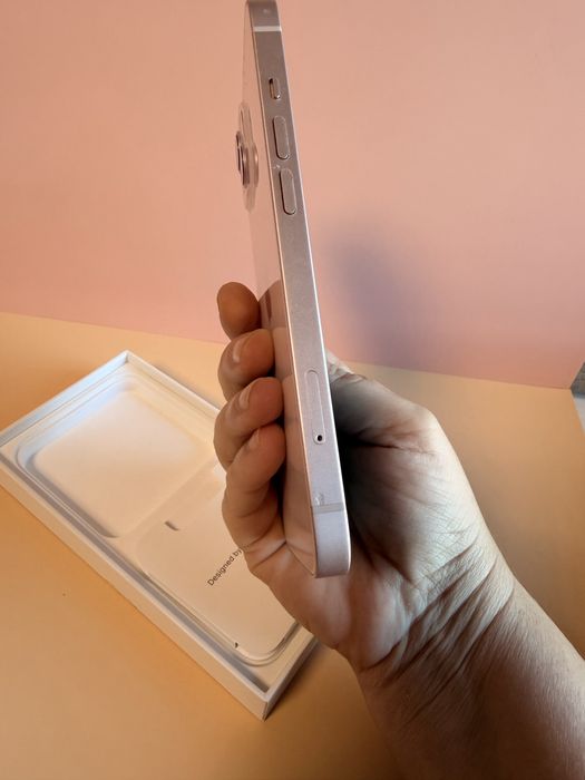 iPhone 13 128GB отлично състояние батерия 87 процента