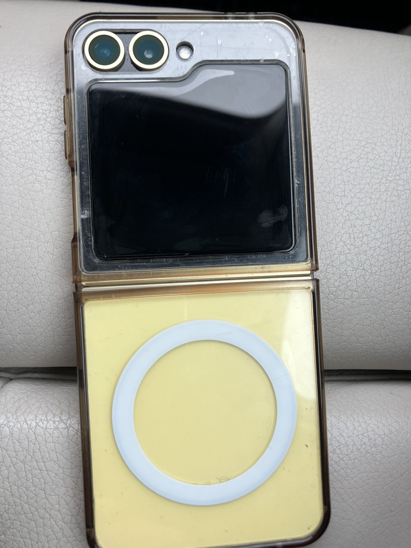 Samsung Z flip 6 / 256 GB / 5G /  Yellow в гаранция