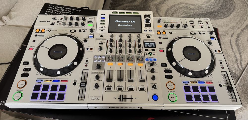 Consola DJ Pioneer XDJ XZ white  , folosita la ev private