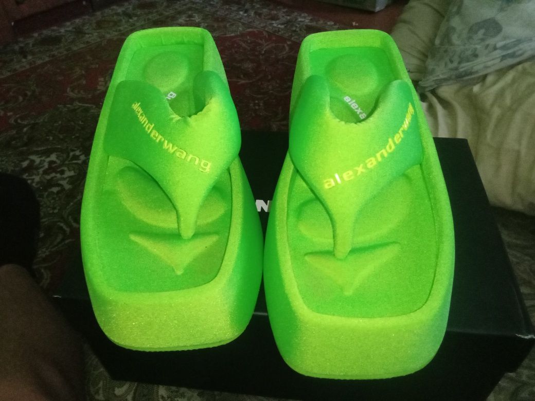 Продам оригинал  тапки ALEXANDER WANG