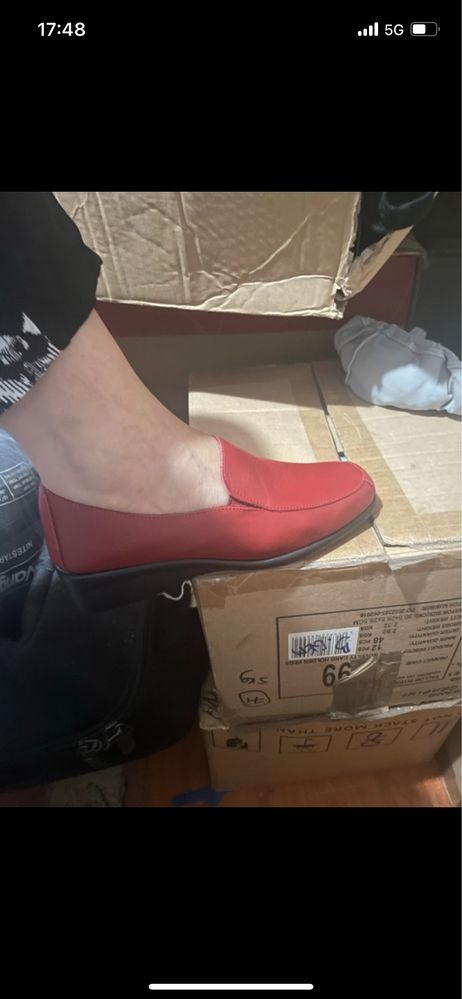Pantofi de doamne , piele f fina si placuta