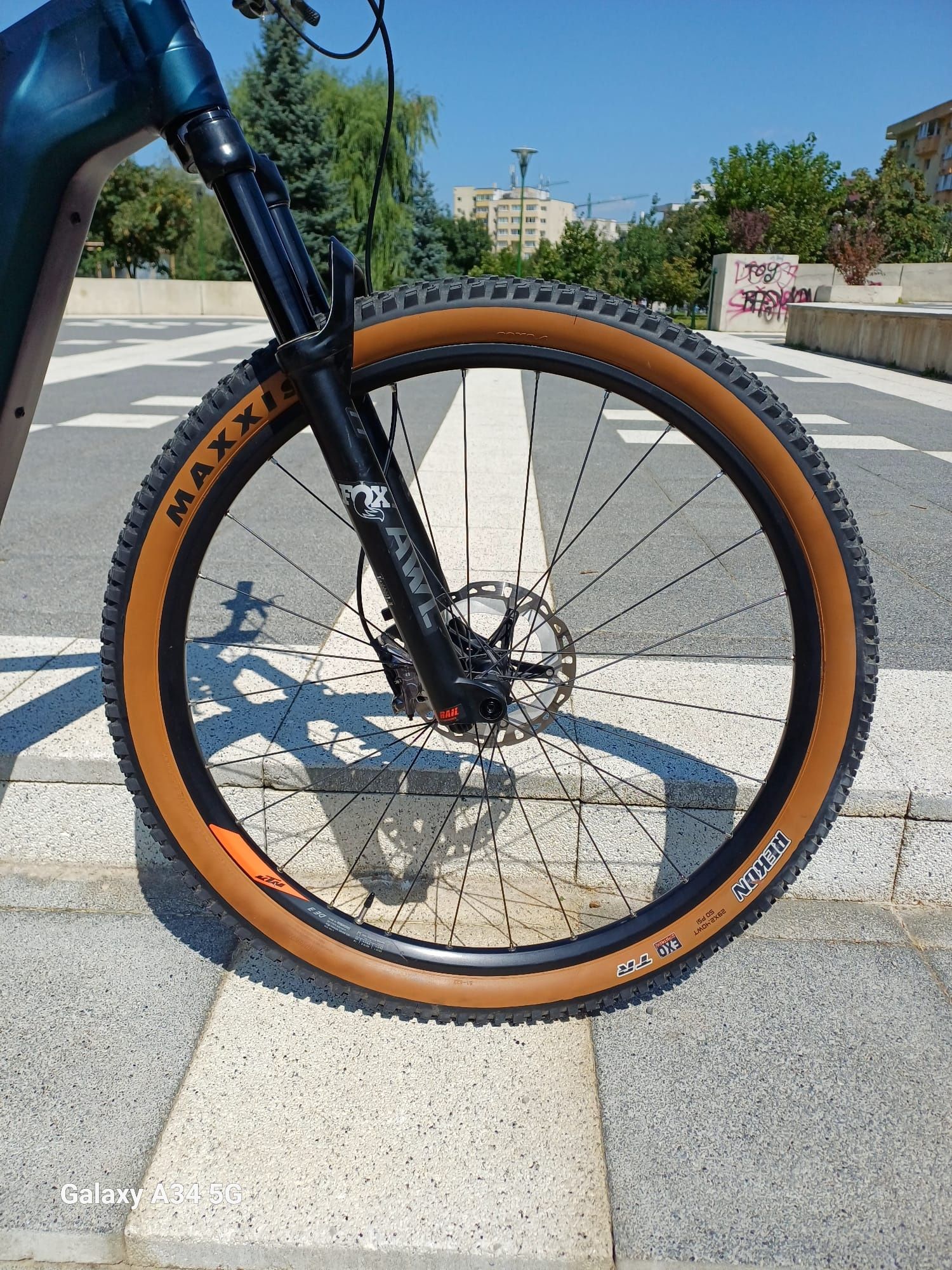 Vând bicicletă electrică KTM 2024