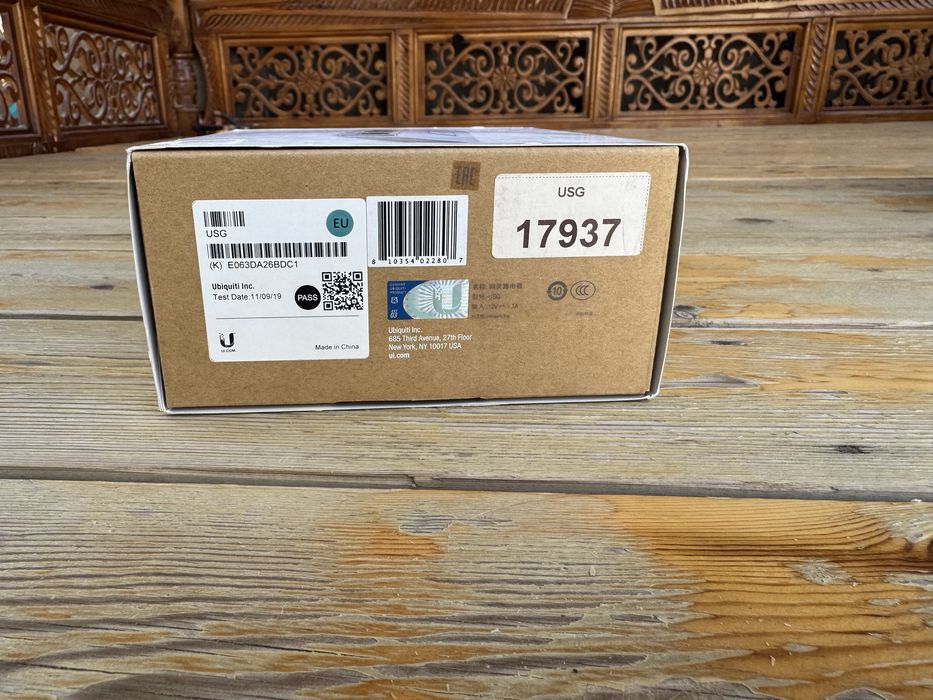 Маршрутизатор Ubiquiti UniFi Security Gateway USG