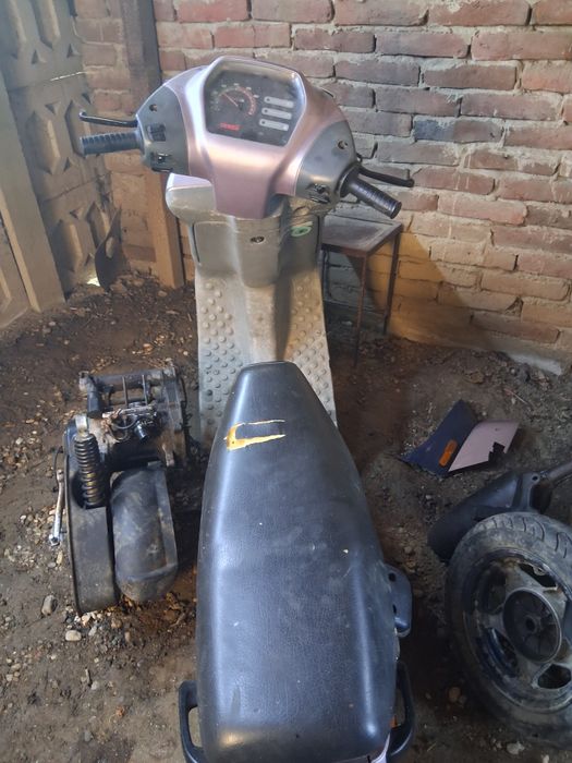 Scuter dezmembrat cu setu stricat