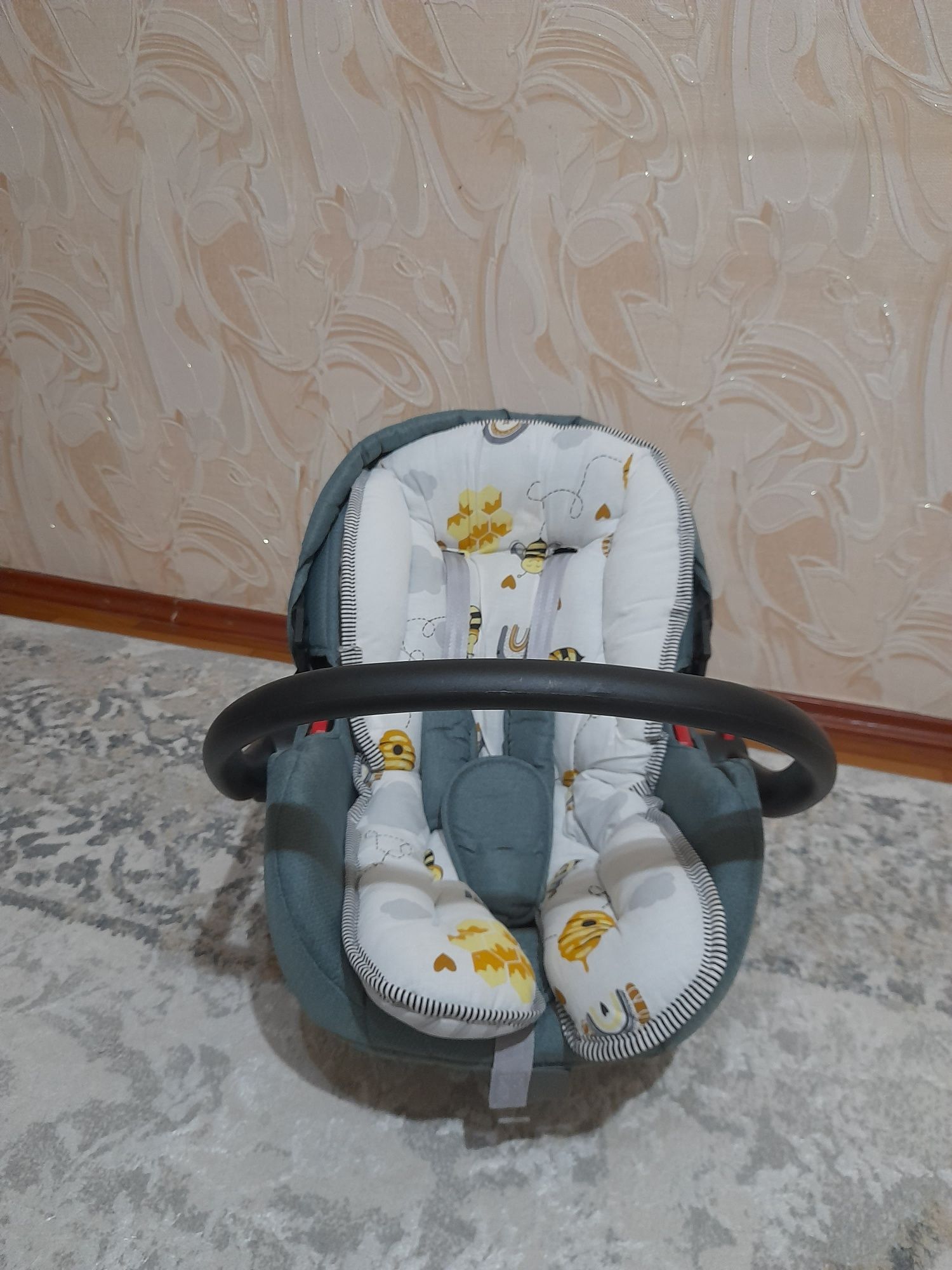 Срочно продаётся новый детский автокресло