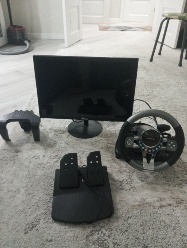 Монитор с игровым рульом новый