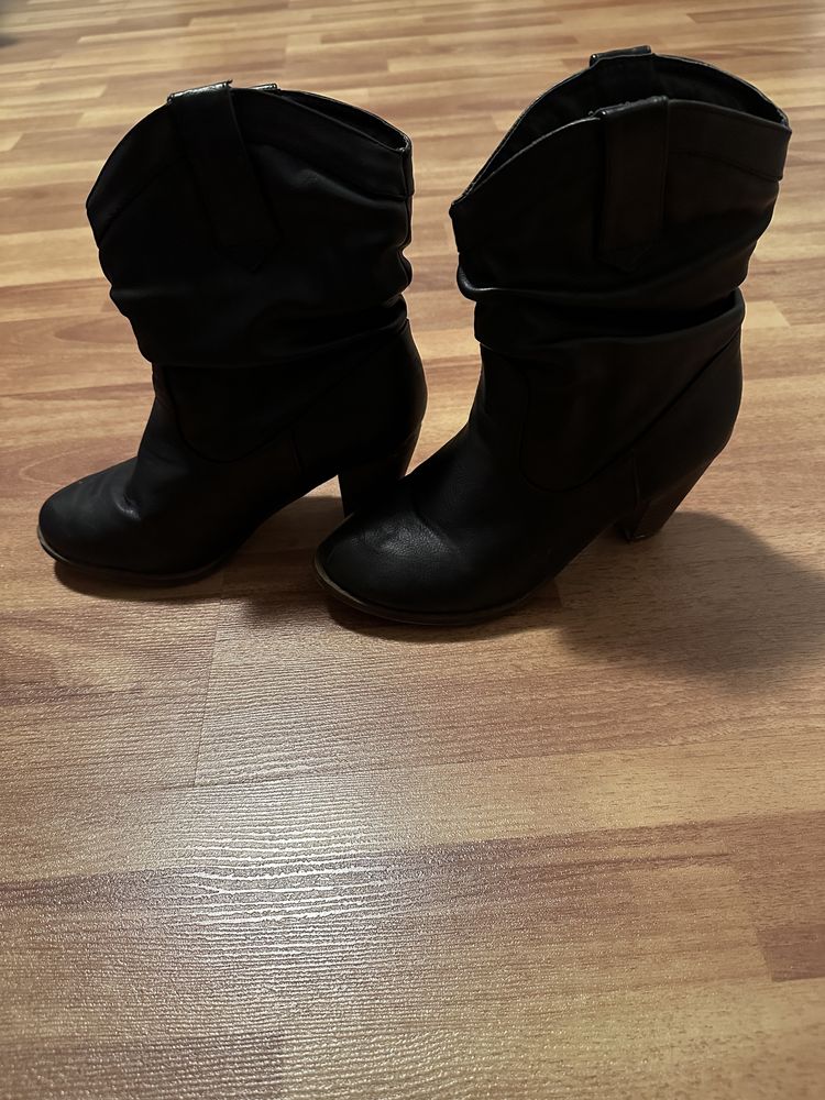 Botine cu toc, negru, cu blanita in interior, 38, ca noi